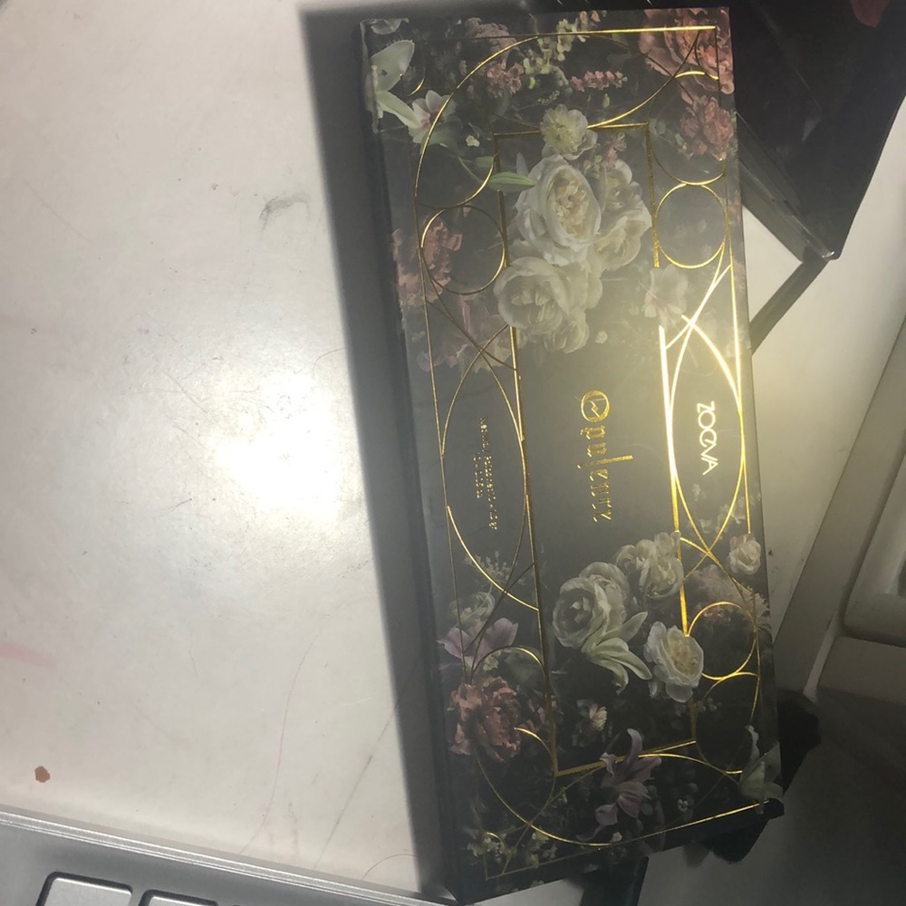 Zoe can opulence eyeshadow brand new